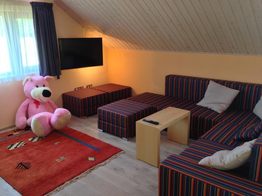 Lake View Apartments Near Golf Resort Kuneticka Hora, Dritec Pardubice Rom bilde