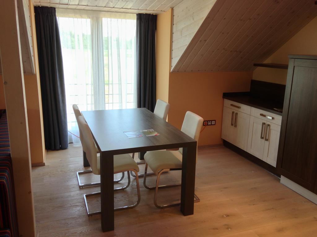 Lake View Apartments Near Golf Resort Kuneticka Hora, Dritec Pardubice Rom bilde
