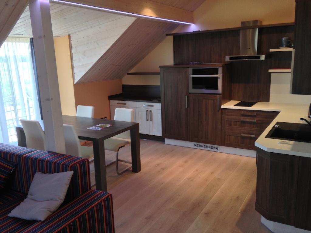 Lake View Apartments Near Golf Resort Kuneticka Hora, Dritec Pardubice Rom bilde