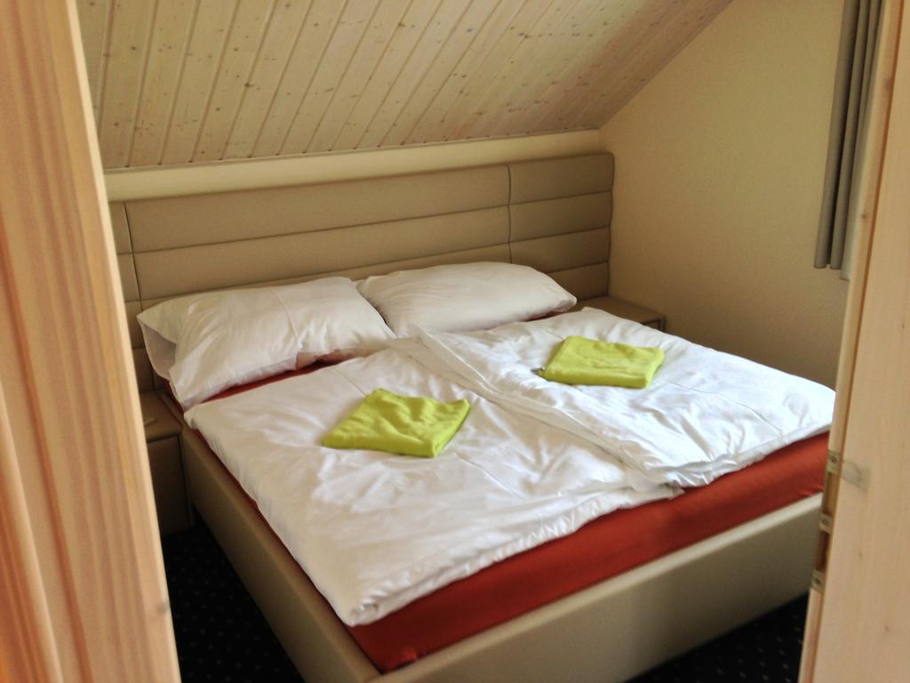 Lake View Apartments Near Golf Resort Kuneticka Hora, Dritec Pardubice Rom bilde