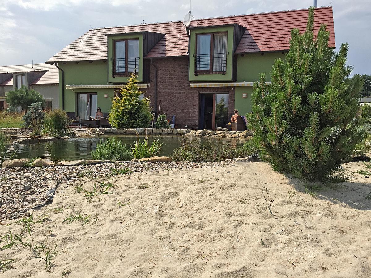 Lake View Apartments Near Golf Resort Kuneticka Hora, Dritec Pardubice Eksteriør bilde